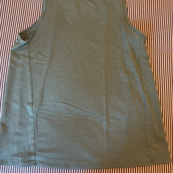 Oiselle fly out tank - Picture 2 of 3